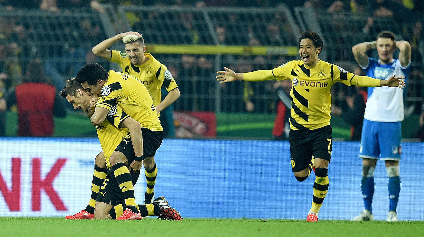 Die Titelchancen für den BVB bleiben bestehen: Kehl (l.) schießt Dortmund eine Runde weiter © 2015 Getty Images