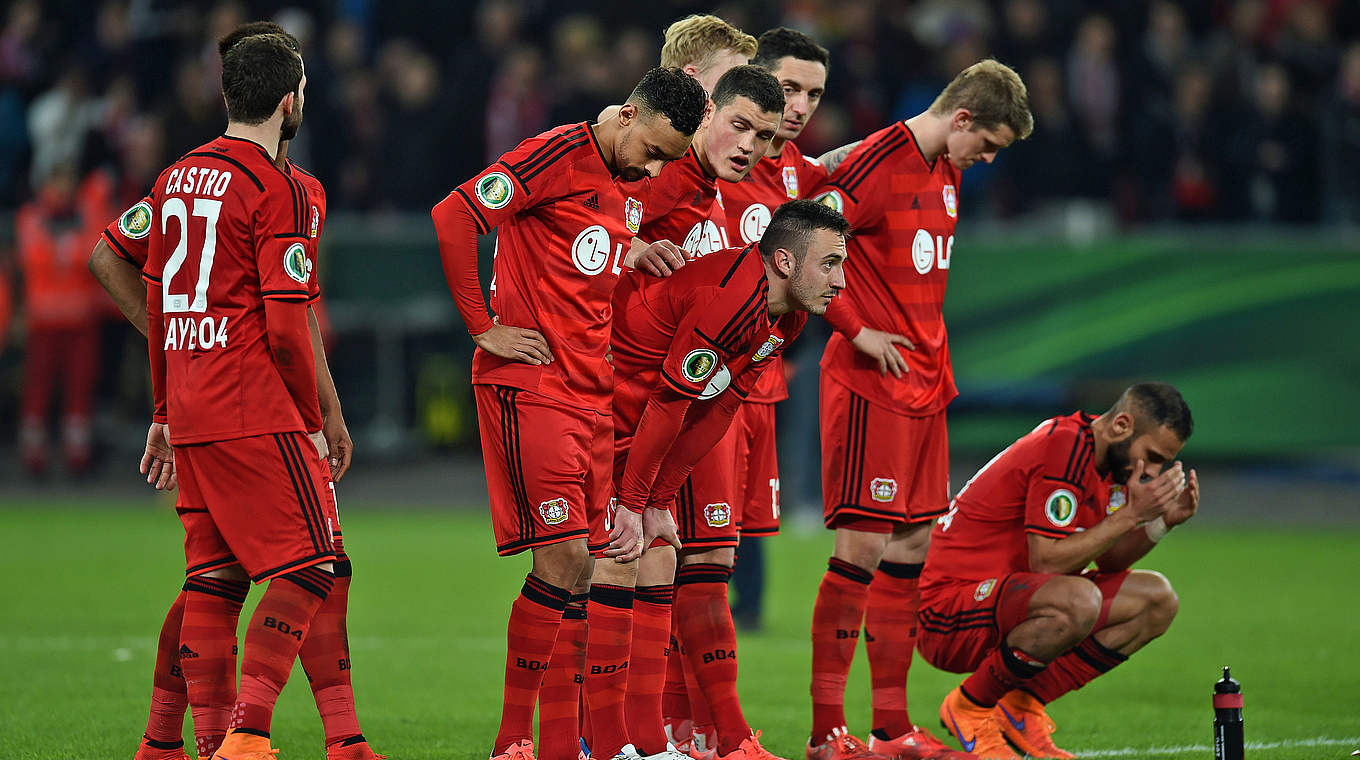 Große Enttäuschung: Bayer Leverkusen scheitert erneut im Elfmeterschießen und fliegt aus dem Wettbewerb © Getty