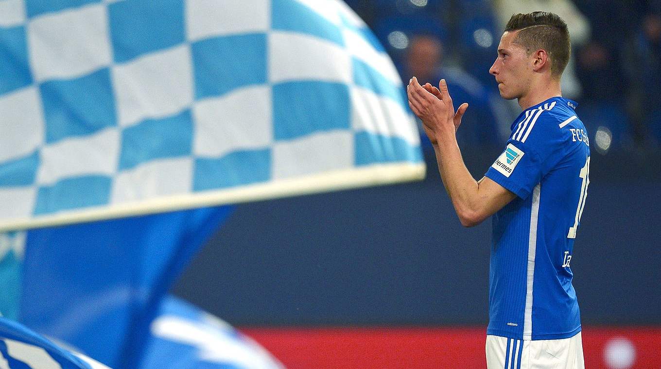 Selbstverständlich: Draxler bedankt sich nach dem Schlusspfiff bei den Fans. © Getty Images