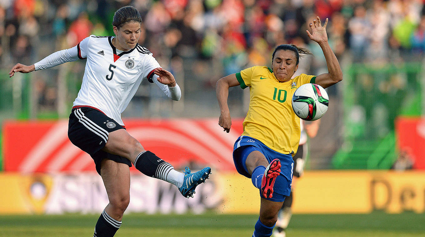 Topstar Marta ausgeschaltet: Annike Krahn (l.) beim 4:0 gegen Brasilien © 2015 Getty Images