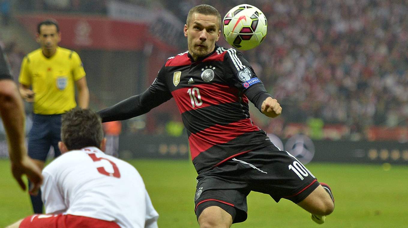 Abschluss: Lukas Podolski beim Spiel in seinem Geburtsland Polen im Oktober 2014 © Imago