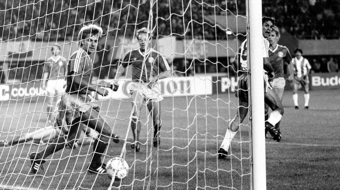Madjer's backheel goal pulled Porto level in the final of the 1987 European Cup © imago/Horstmüller