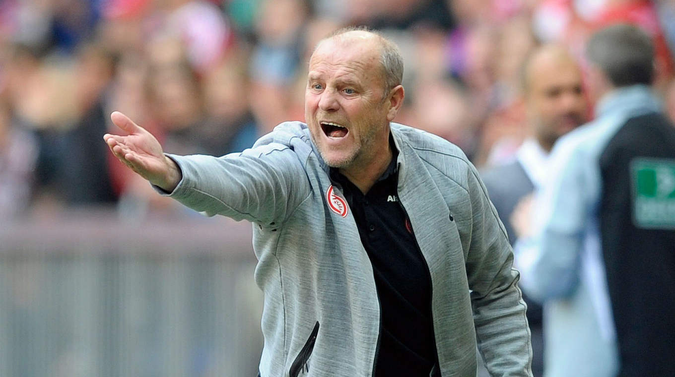 Steht vor seinem 233. Bundesliga-Sieg als Trainer: Thomas Schaaf © 2015 Getty Images