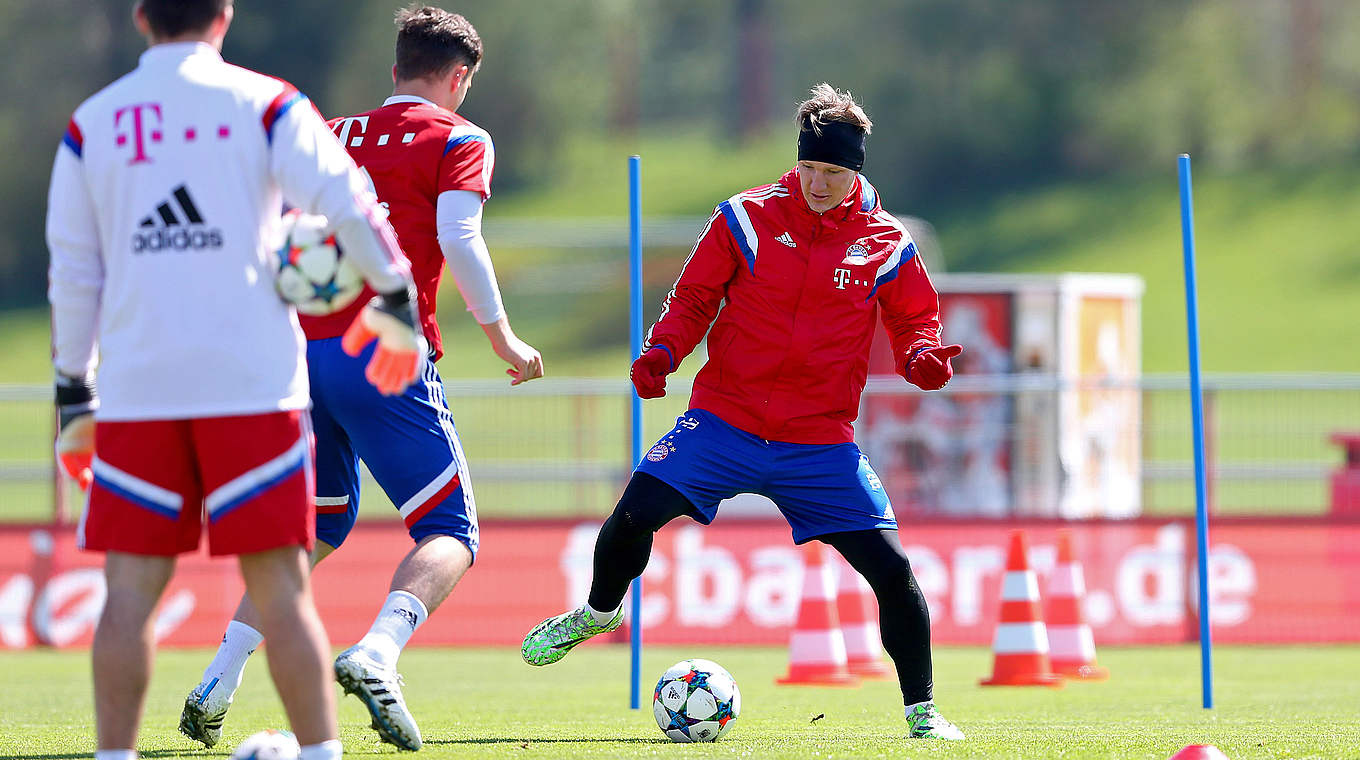 Endlich wieder mit Lewandowski (M.) und Co. trainieren: Weltmeister Schweinsteiger (r.) © 2015 Getty Images