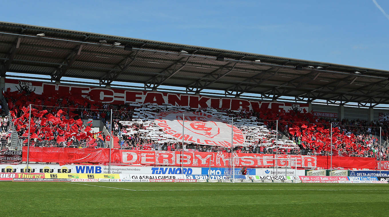 Bestes Wetter und gutes Niveau - beim Drittliga-Topspiel Halle gegen Kiel © 2015 Getty Images