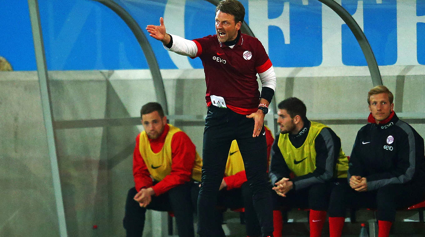 Engagiert an der Seitenlinie: Offenbachs Trainer Rico Schmitt © 2015 Getty Images