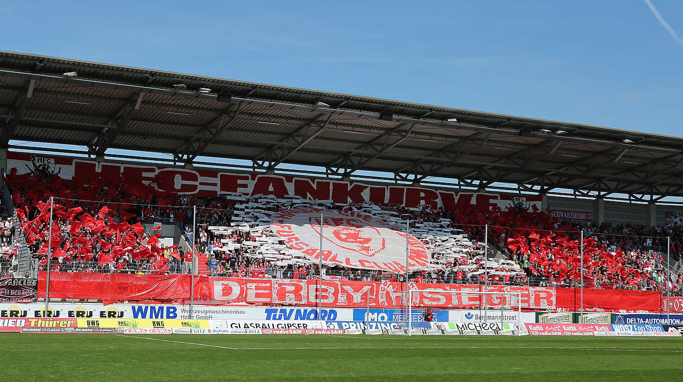 Hallesche Fankurve: Der FC spielt vor toller Heimkulisse 2:2 gegen Holstein Kiel © 2015 Getty Images