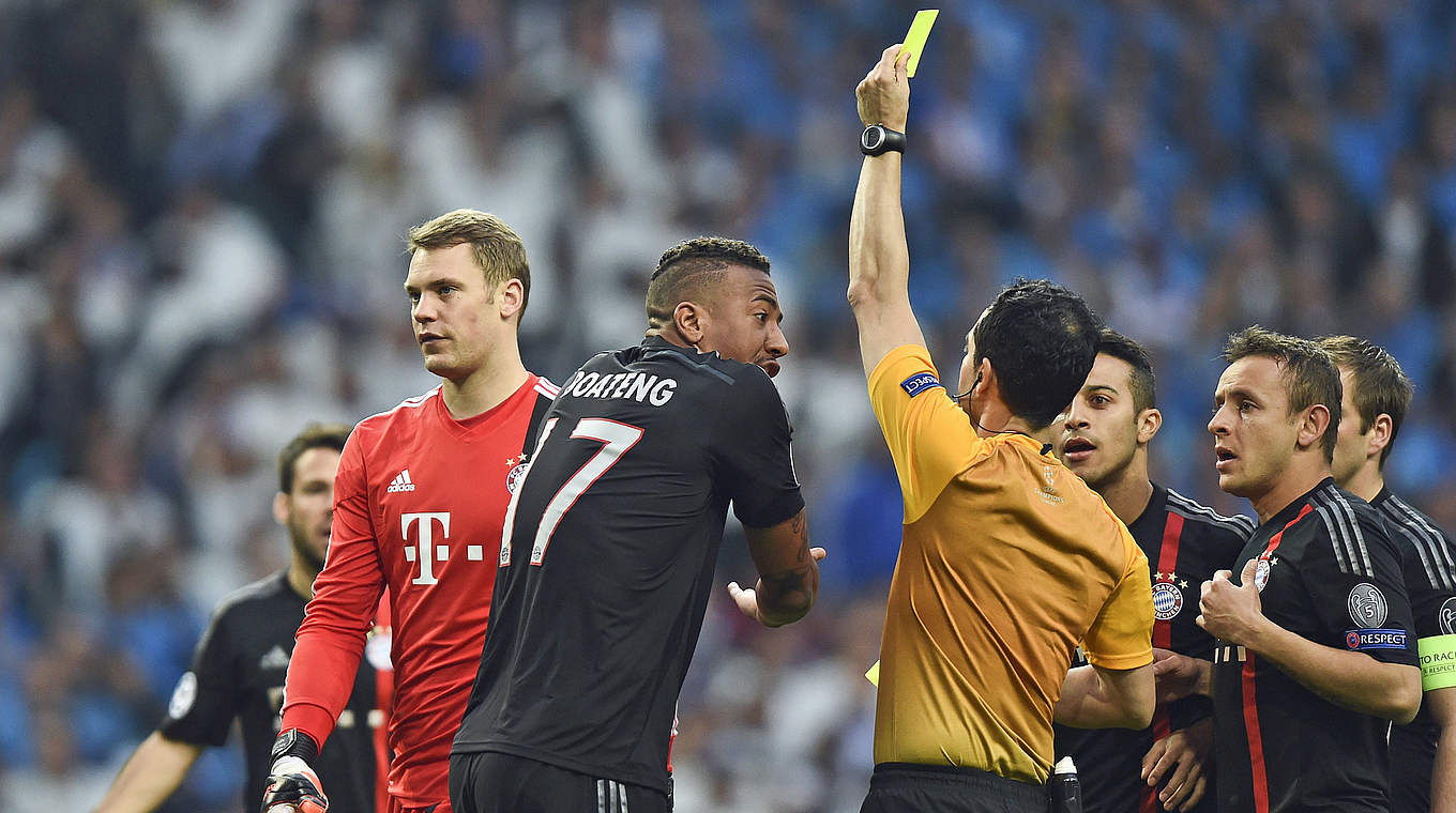 Manuel Neuer saw yellow and gave away a penalty after bringing down Martinez © 2015 Getty Images