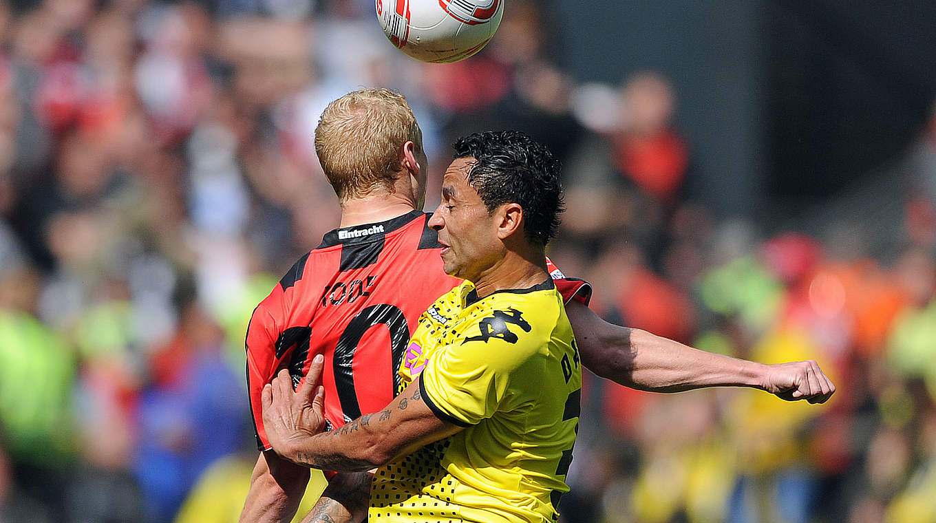 Voller Einsatz, kein Lohn: Sebastian Rode (l.) und Eintracht Frankfurt in Dortmund © 2011 AFP