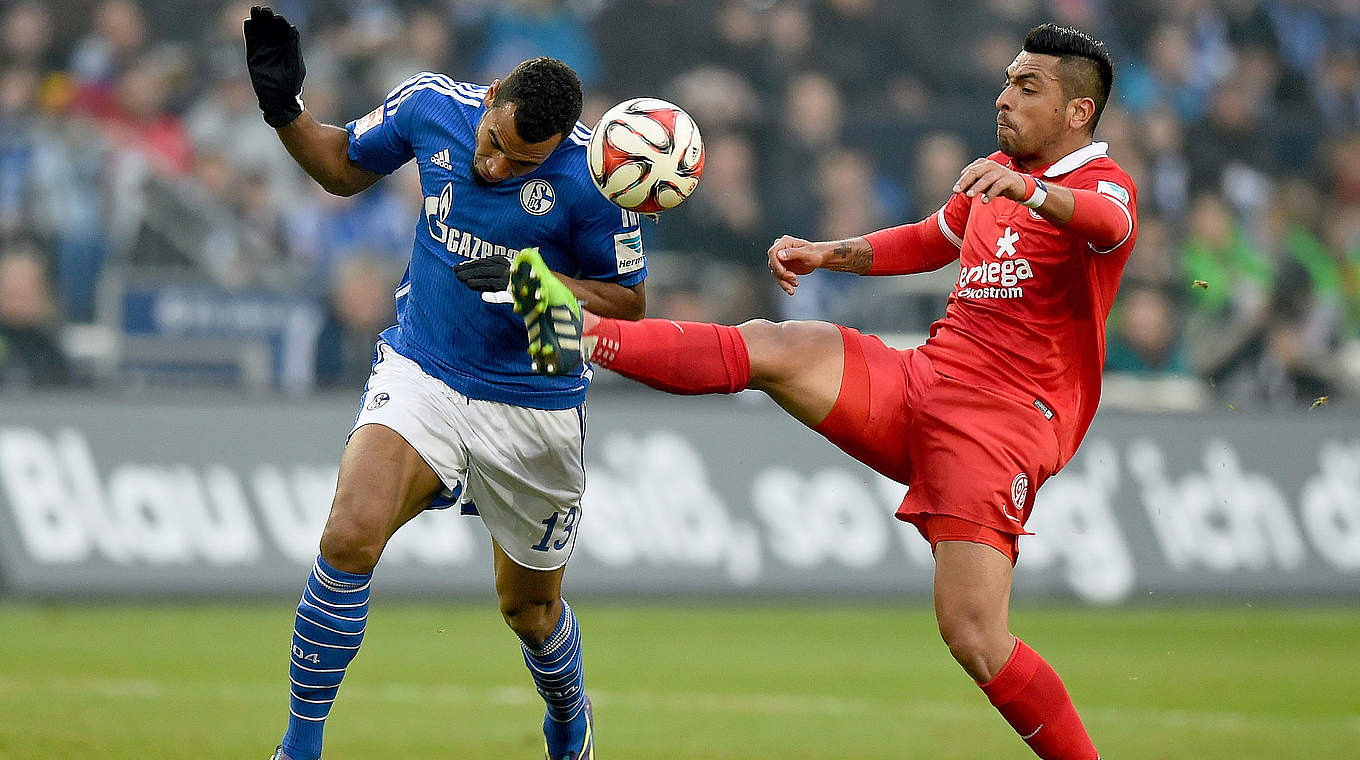Eric Maxim Choupo-Moting should return to the Schalke squad on Friday  © 2014 Getty Images