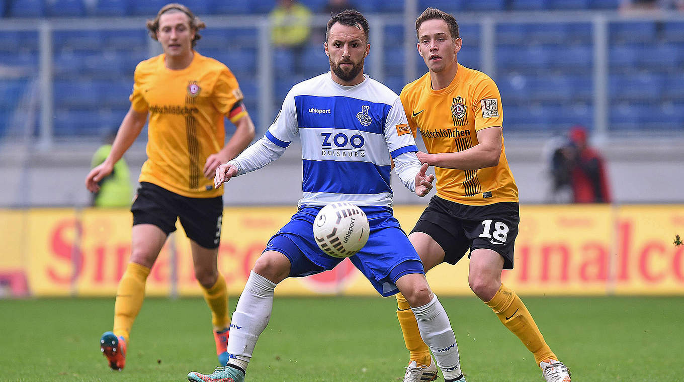 Duell der Traditionsvereine: Zlatko Janjic (2.v.r.) und Duisburg zu Gast in Dresden © imago/Revierfoto