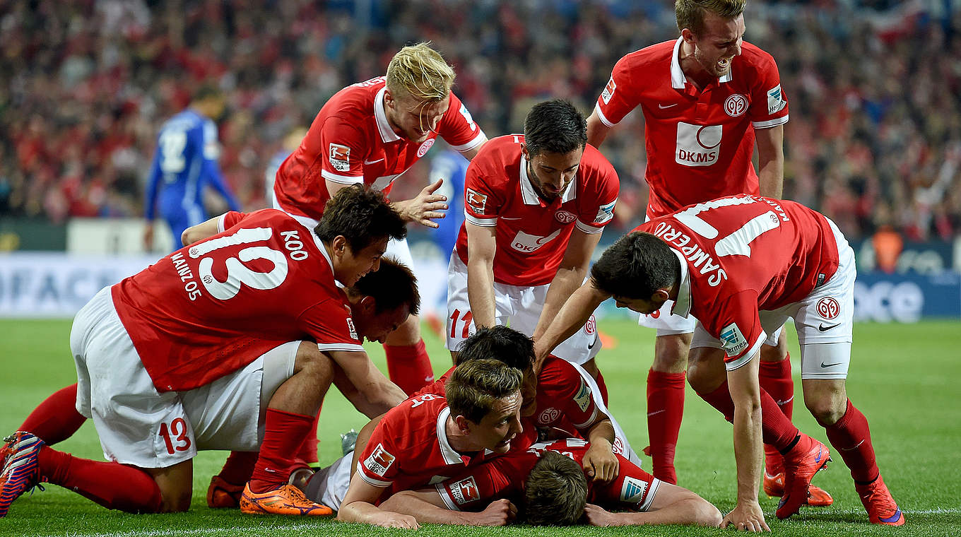 Celebrations in Mainz: First home victory over Schalke in nine years © 2015 Getty Images