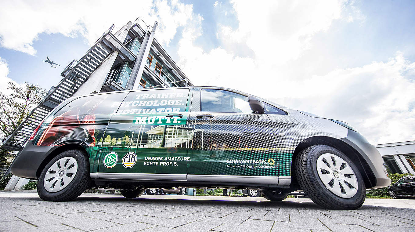 Das neue DFB-Mobil - im Look der Kampagne "Unsere Amateure. Echte Profis" © Getty Images