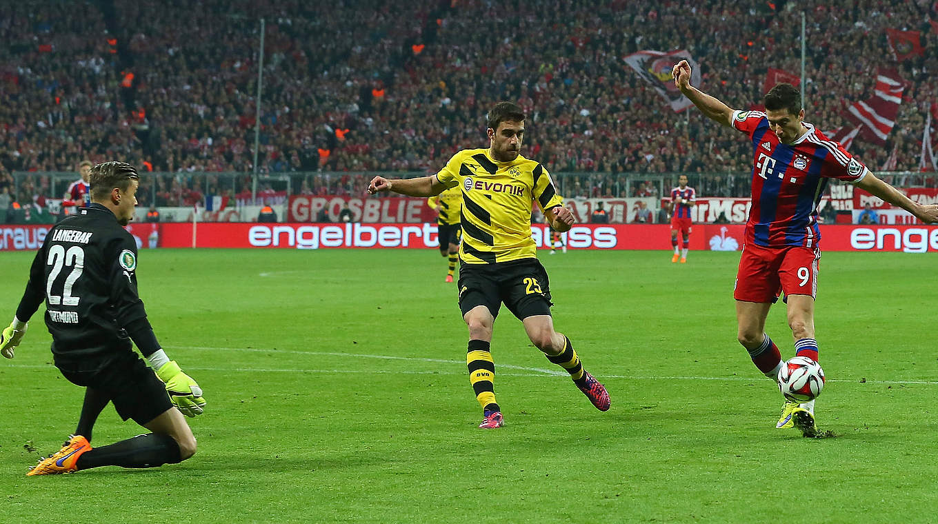 Führungstor: Lewandowski (r.) überwindet Langerak (l.) © 2015 Getty Images