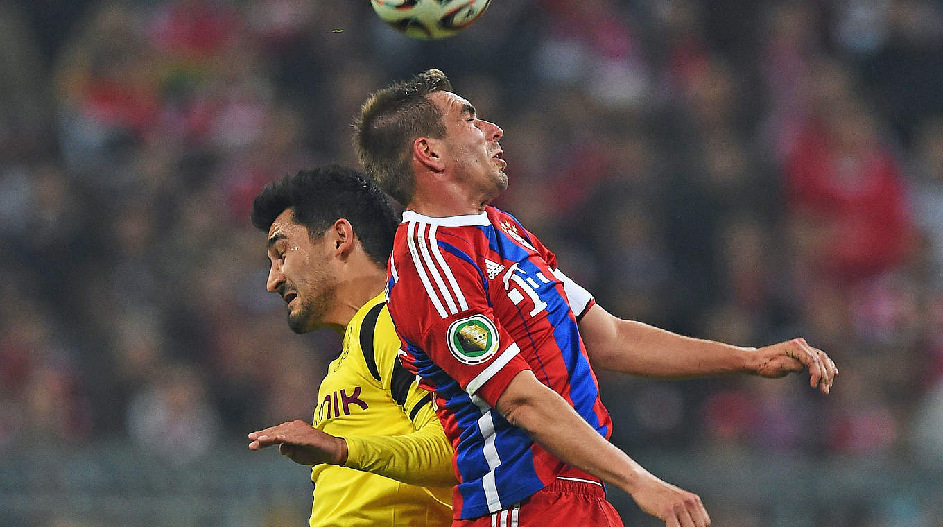 Luftduell: Ilkay Gündogan (l.) gegen Philipp Lahm © 2015 Getty Images