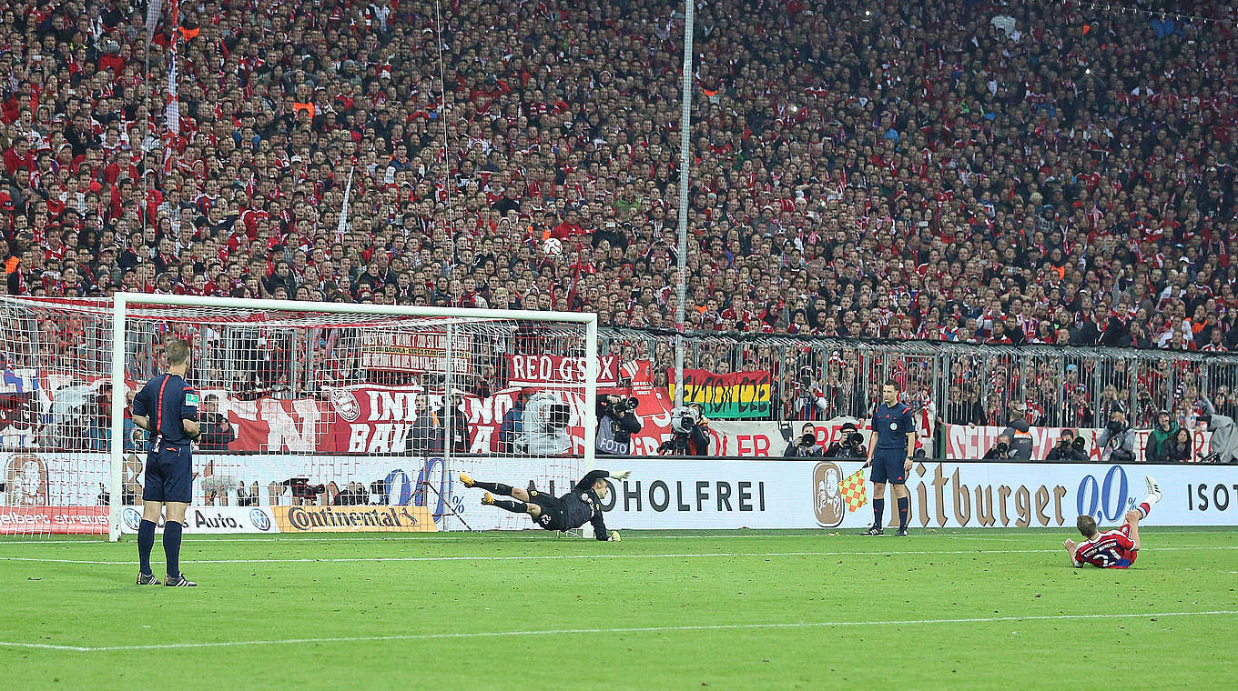 Lahm slipped as he put Bayern's first penalty over the bar © imago/ActionPictures