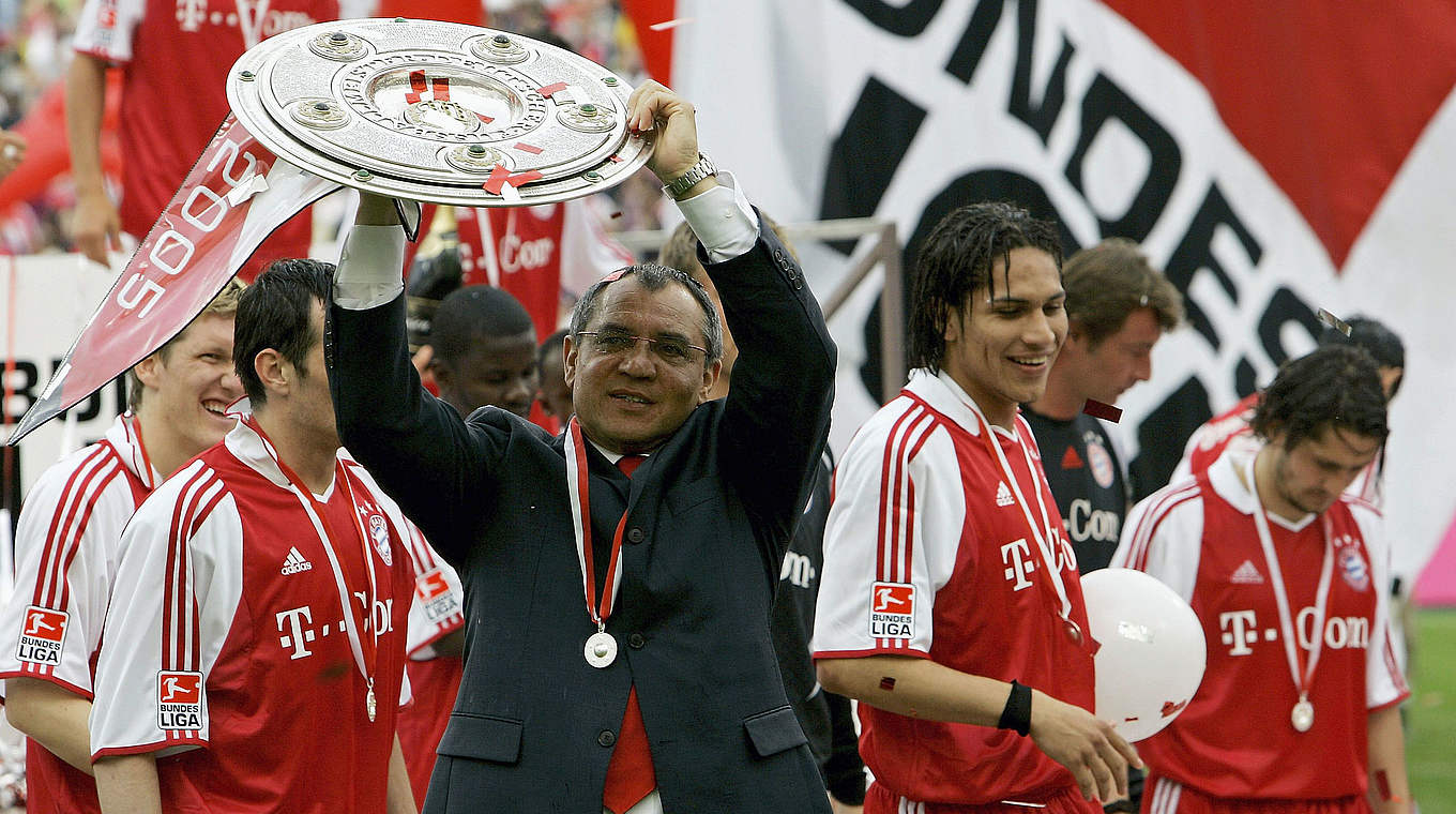 Meister 2005: der FC Bayern mit Trainer Felix Magath © 2005 Getty Images