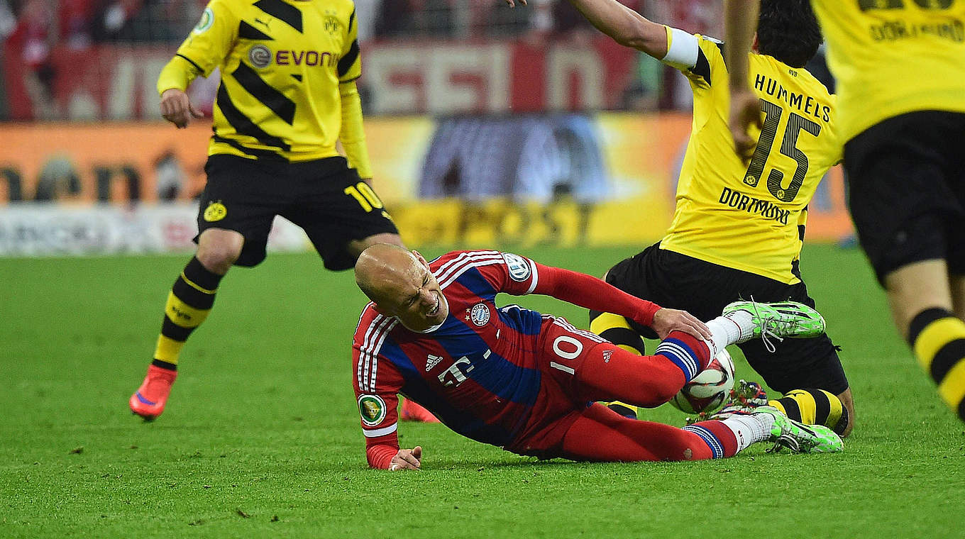 Bayern star Arjen Robben tore a muscle in his left calf in the game against BVB © imago/Jan Huebner