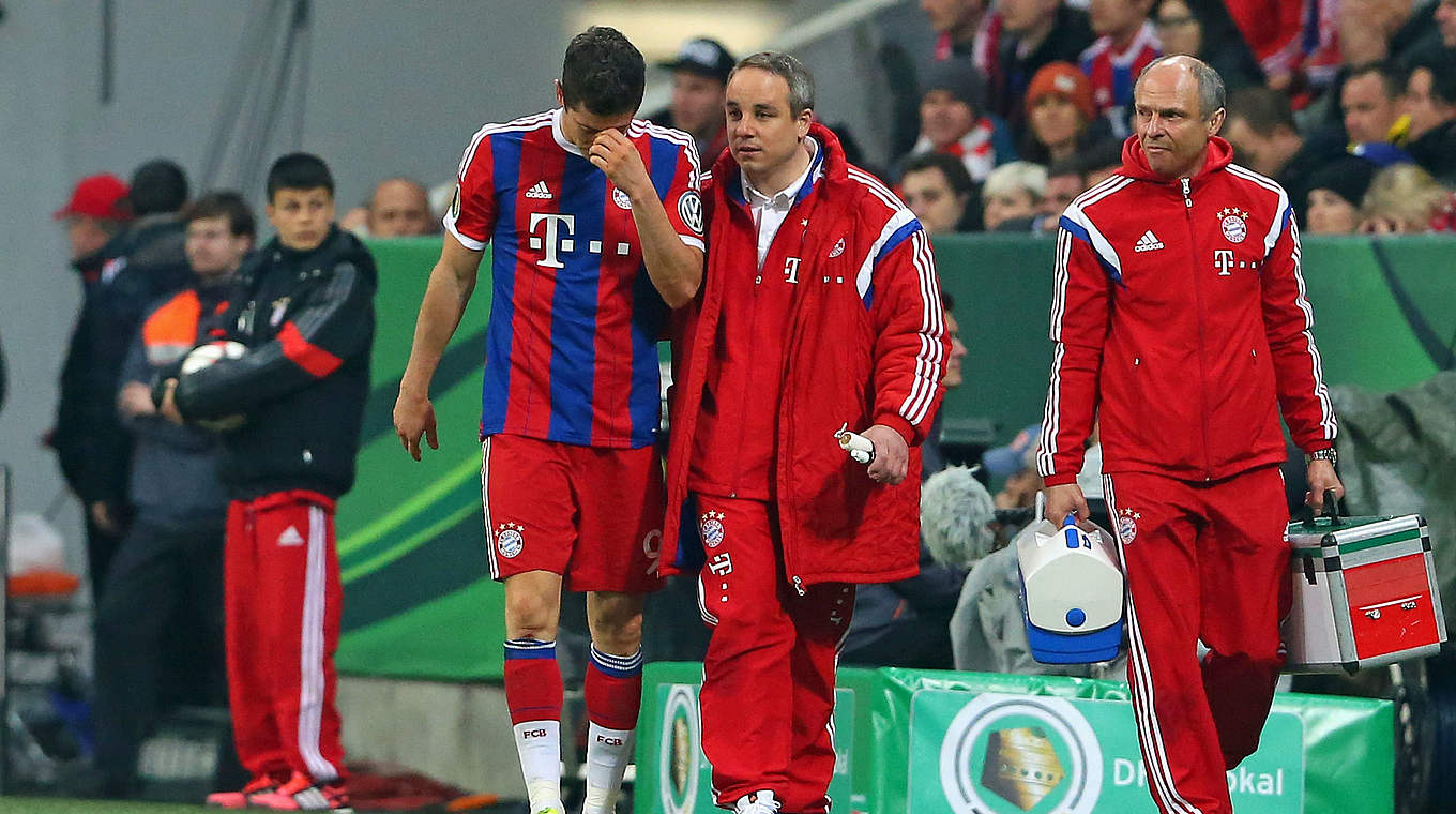 Oberkieferbruch und Gehirnerschütterung: Bayern-Angreifer Robert Lewandowski © 2015 Getty Images