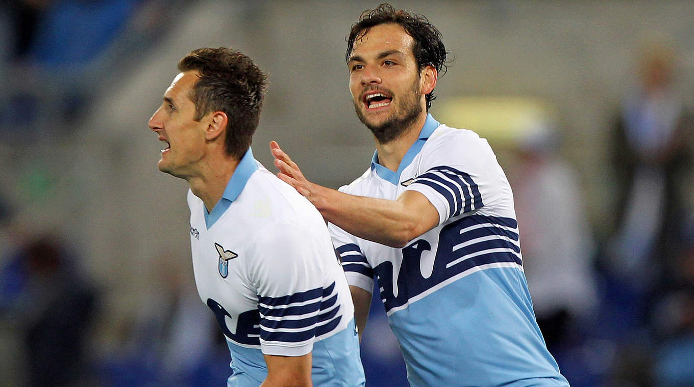 Im Kampf um Platz zwei vorgelegt: Lazio Rom und Miroslav Klose (l.) © 2015 Getty Images
