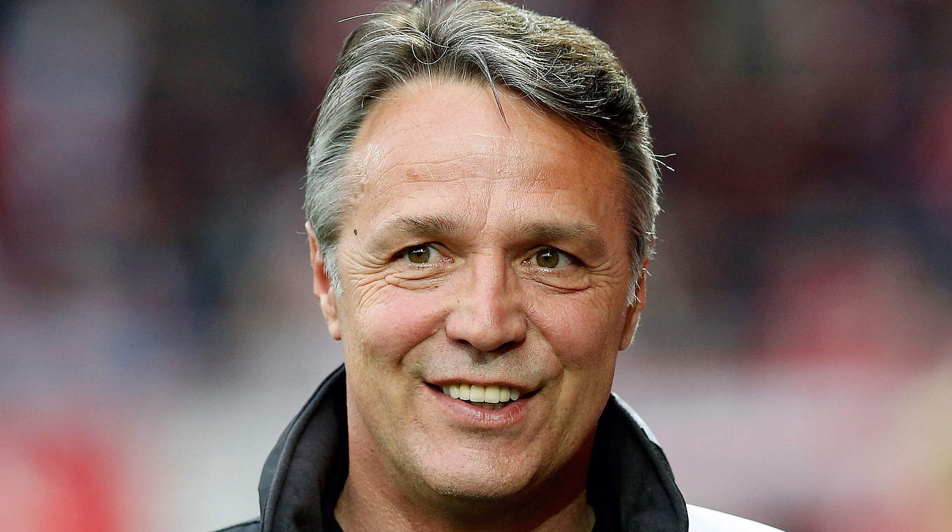 Startet am 18. Juni mit Dynamo Dresden in die Saisonvorbereitung: Coach Uwe Neuhaus © 2014 Getty Images