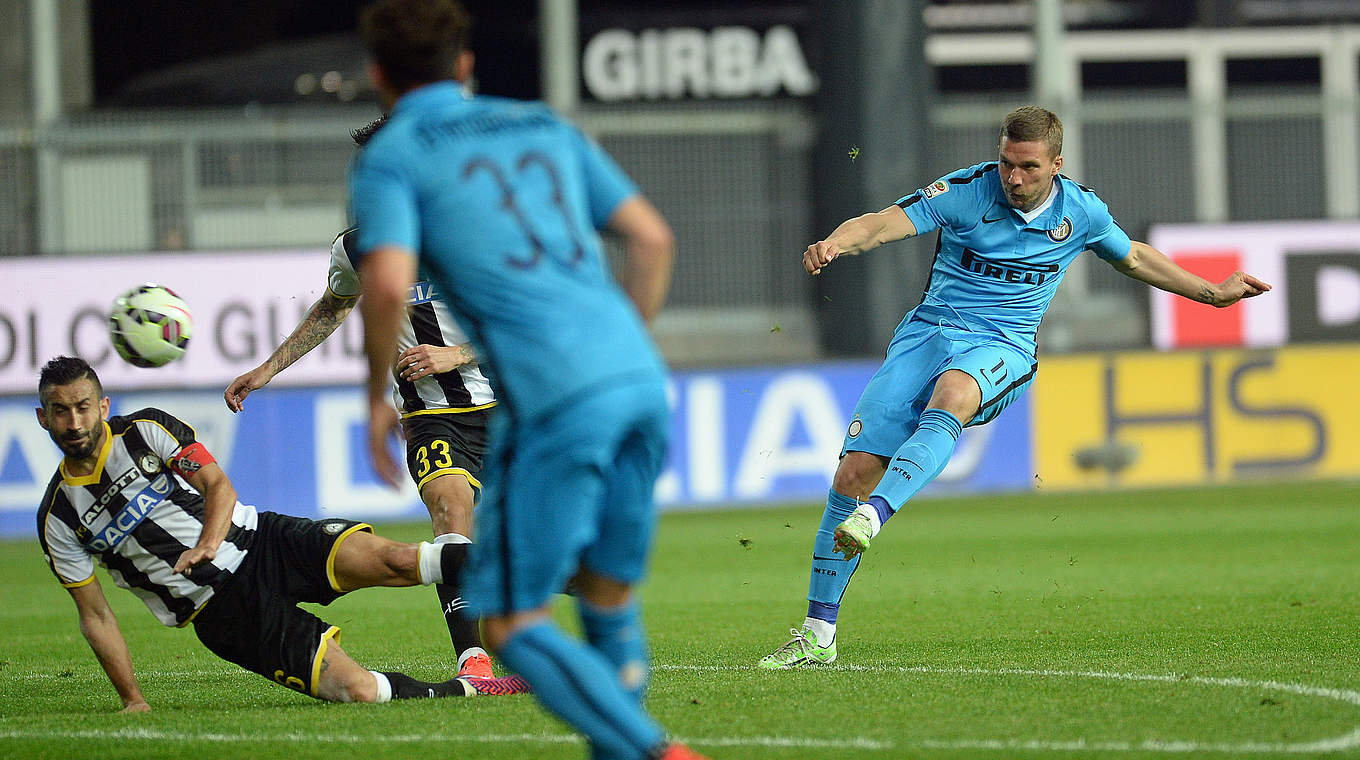 "Wahnsinnstor": Italien feiert den ersten Treffer von Weltmeister Podolski für Inter © 2015 Getty Images
