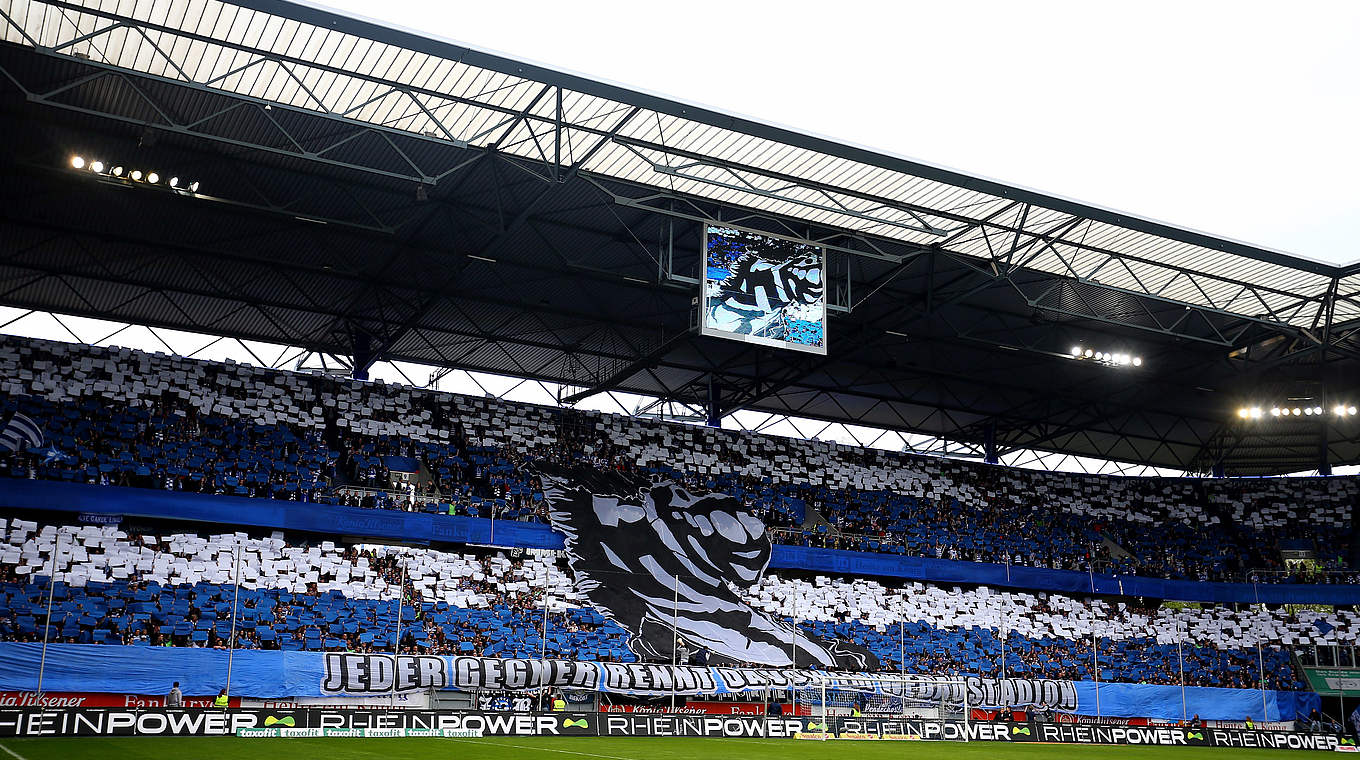 Extraklasse: Die Choreo der MSV-Fans vor dem Anpfiff © 2015 Getty Images