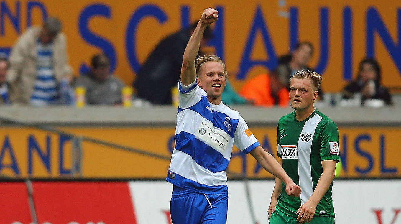 Schönes Tor zum 1:0: Duisburgs Dennis Grote (l.) © 2015 Getty Images