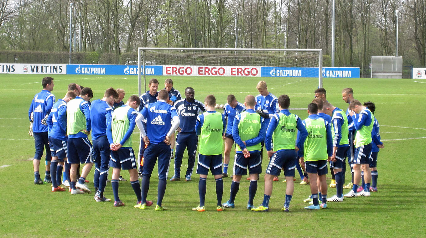 36-year-old Asamoah paid a visit to Schalke U23s training © 