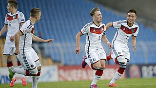 Kapitän und Anführer der U 17: Felix Passlack (2.v.r.), Gewinner der Fritz-Walter-Medaille © 2015 Bongarts