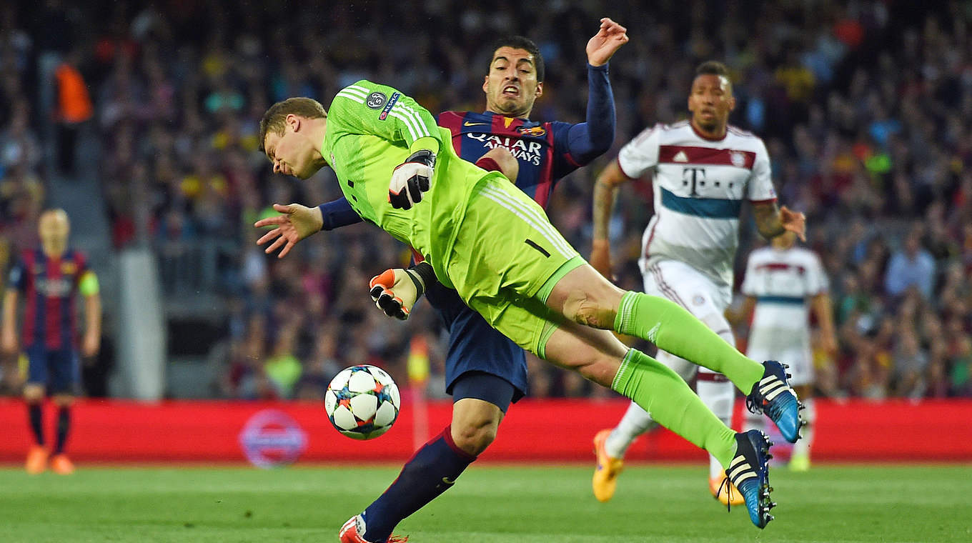 Hellwach gegen Suárez: Neuer © 2015 Getty Images