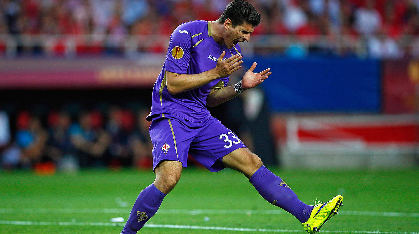 Ist nicht zufrieden: Nationalspieler Gomez mit der ersten Möglichkeit im Spiel © 2015 Getty Images