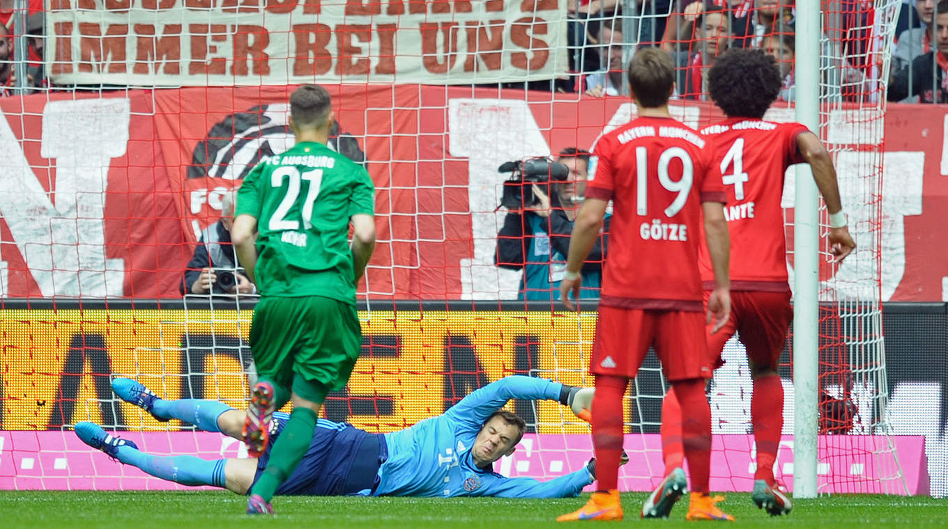 Manuel Neuer: "The red card suited Augsburg perfectly" © 2015 Getty Images