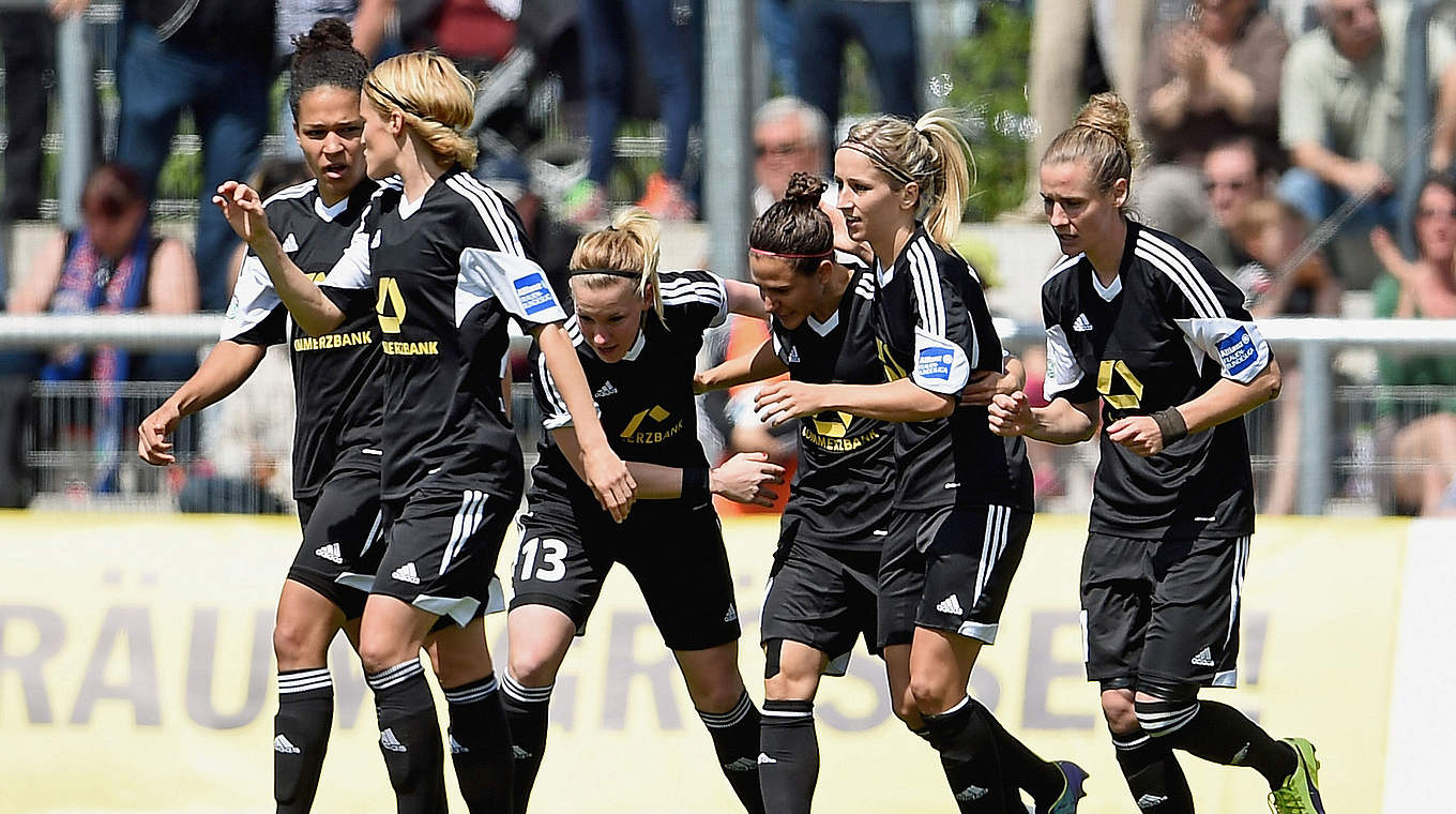 Wollen den Pokal nach Frankfurt holen: Spielerinnen des  1. FFC Frankfurt © 2015 Getty Images