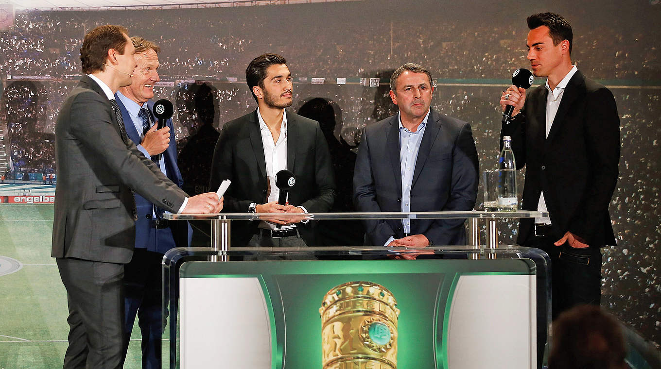 Benaglio at the cup handover in Berlin: "DFB-cup has a lot of significance" © 2015 Getty Images