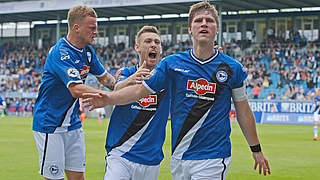 Ein Sieg fehlt noch zum Aufstieg: Arminia Bielefeld steht dicht vor der Rückkehr in Liga zwei © 2015 Getty Images