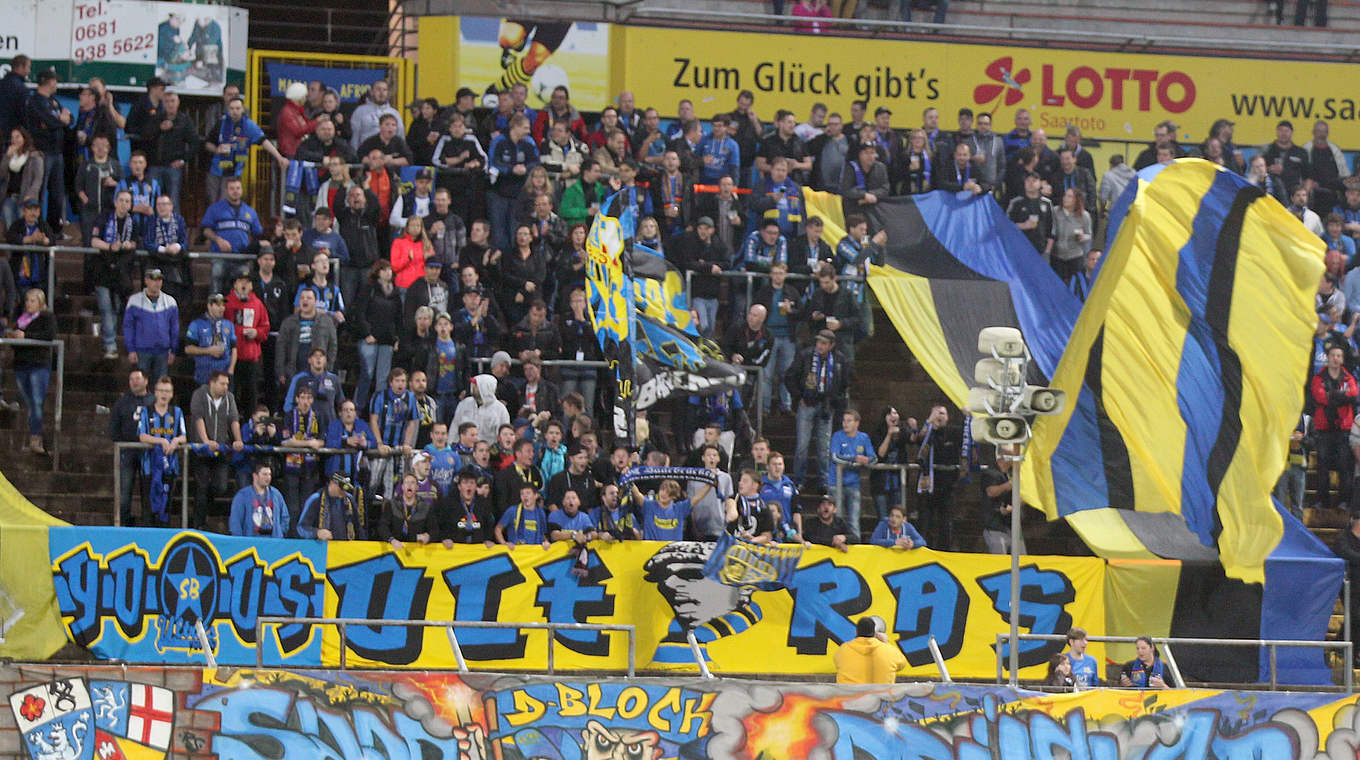Vorfreude auf die Play-Offs: Die Fans des 1. FC Saarbrücken © 2014 Bongarts