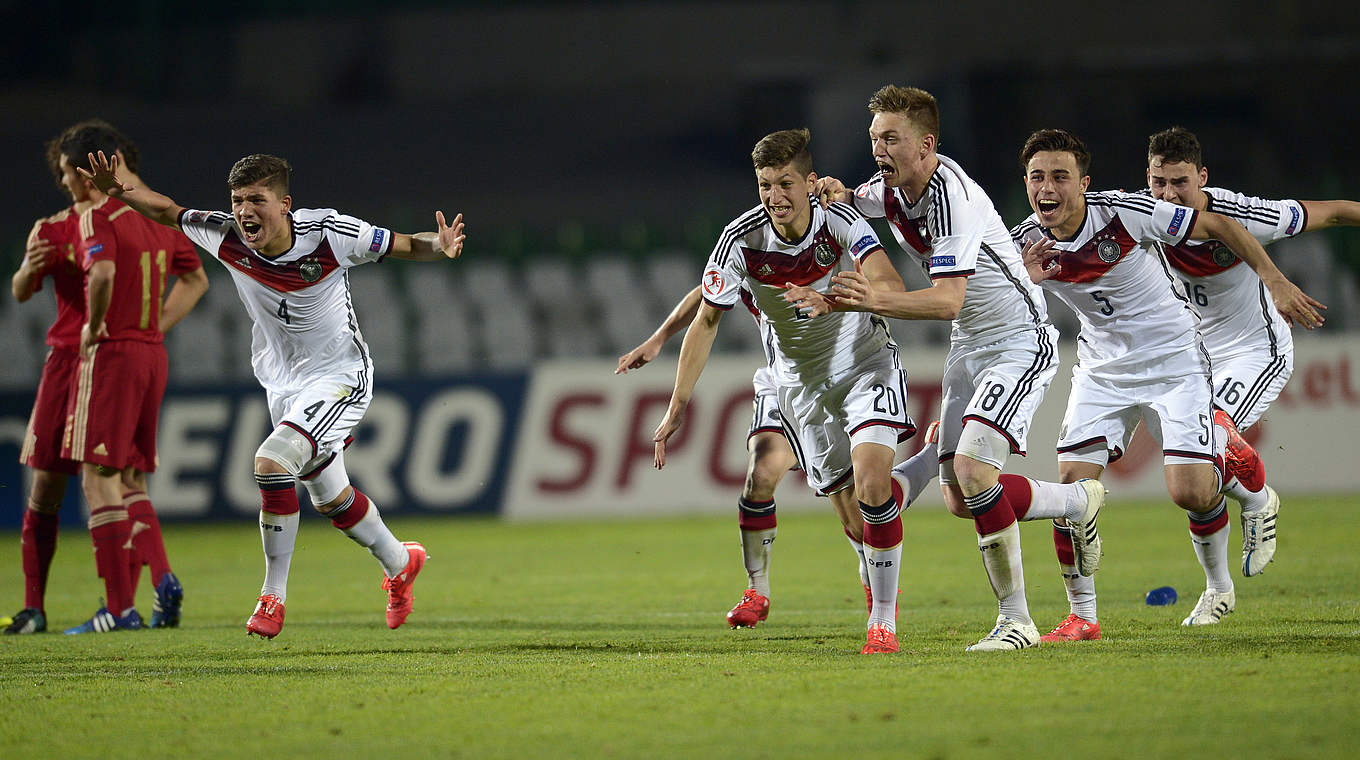 Jubel-Sprint zu Elfmeter-Held Frommann: Die deutsche U 17-Nationalmannschaft © 2015 Getty Images