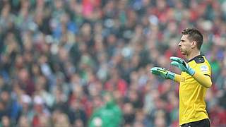 Nationaltorwart Ron-Robert Zieler steht vor seinem 150. Bundesligaspiel für Hannover 96 © 2015 Getty Images