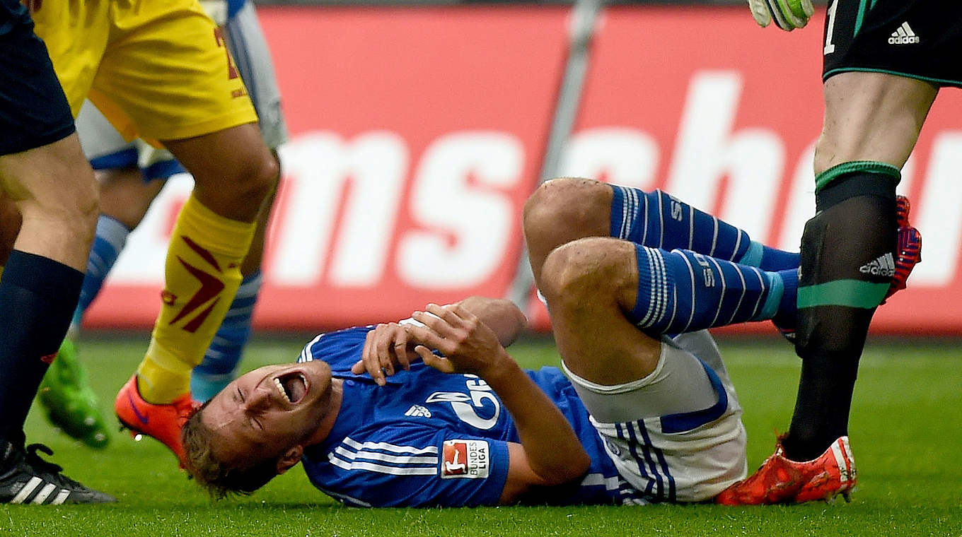 Captain Höwedes had to take a break after an ankle injury © 2015 Getty Images