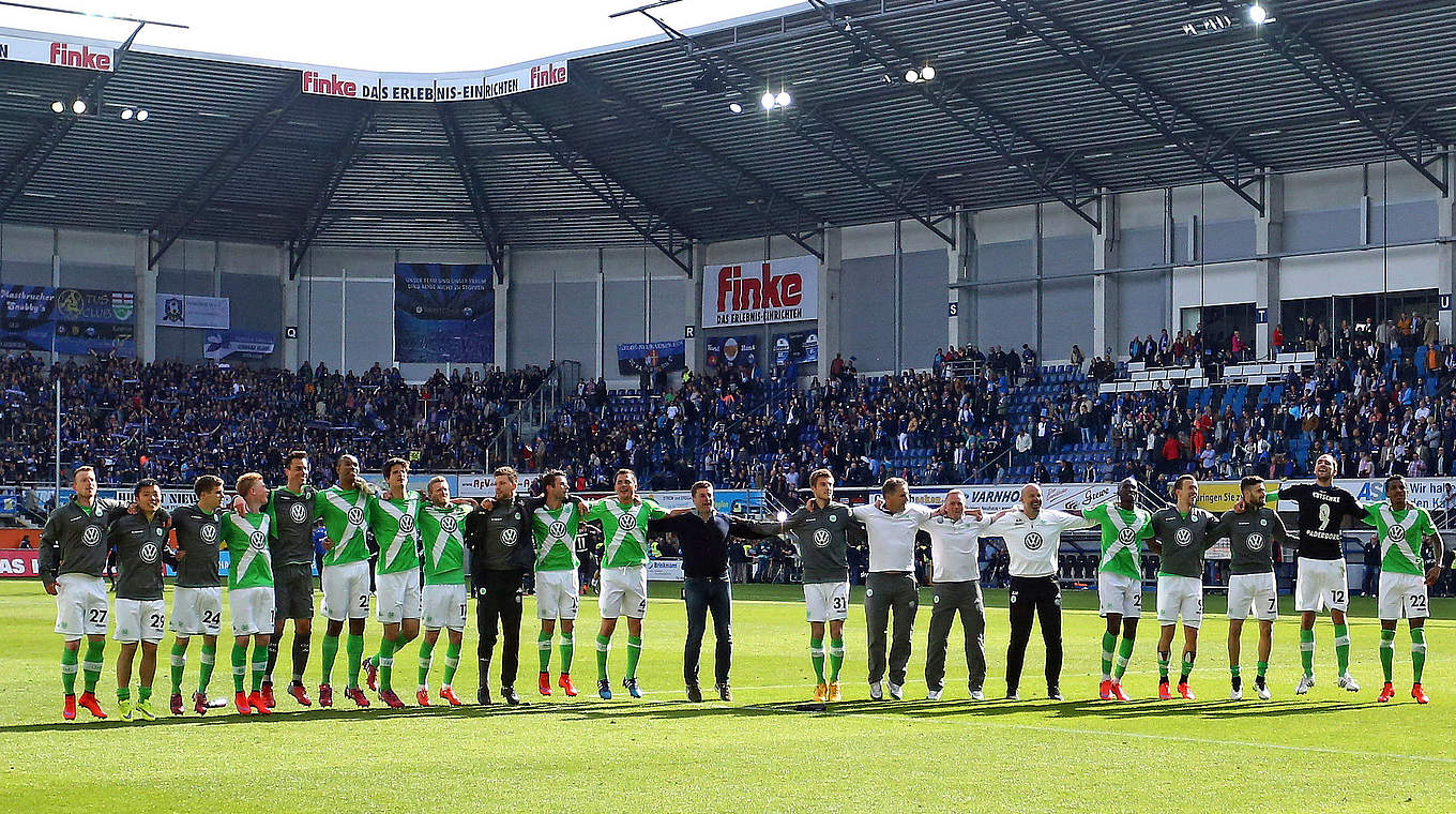 Ausgelassen: die Spieler des VfL Wolfsburg © 2015 Getty Images
