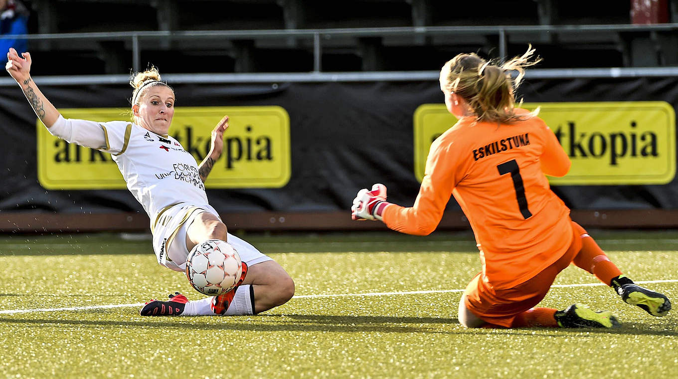 Ständiger Gefahrenherd für Eskilstuna United: Rosengard-Stürmerin Anja Mittag (l.) © imago/ZUMA Press