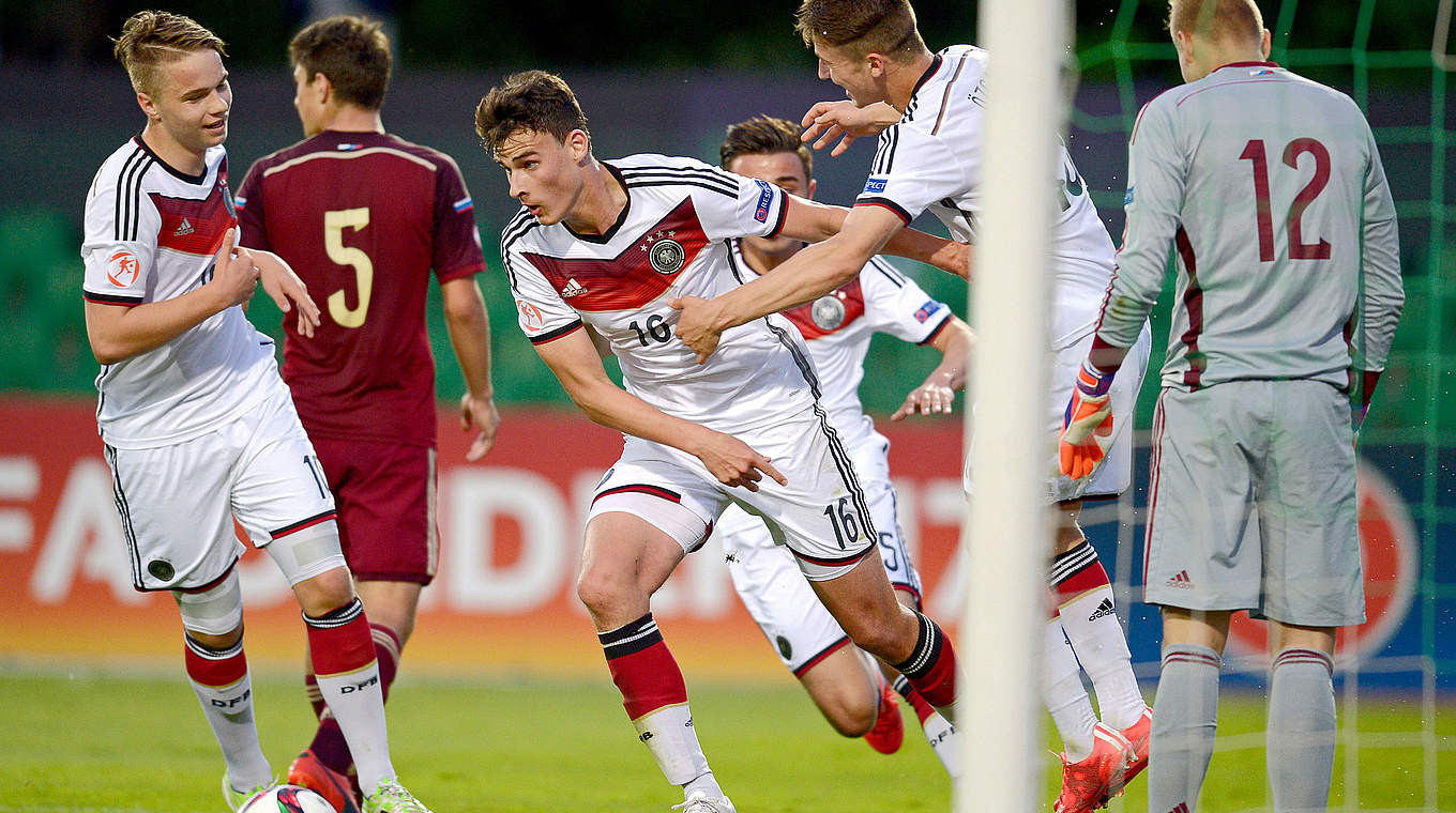Germany celebrate Serra's goal © 2015 Getty Images
