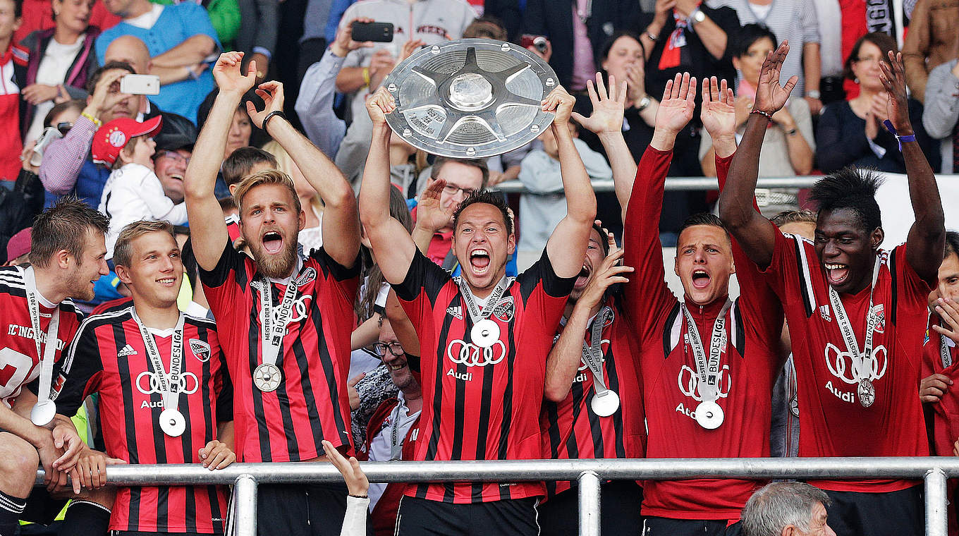 Grund zum Feiern: Ingolstadt ist schon ein Spieltag vor Saisonende sicherer Meister © 2015 Getty Images