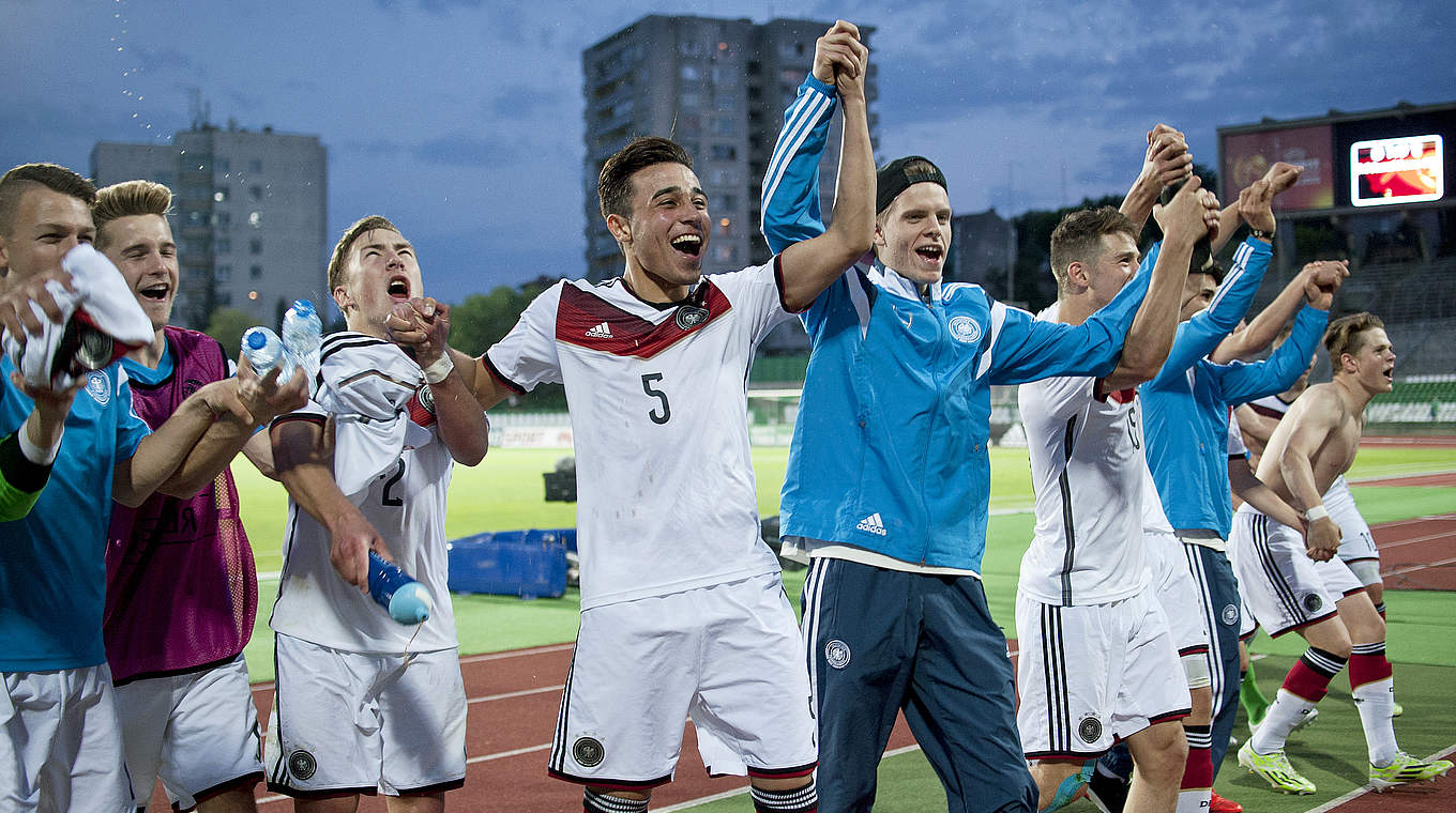 Finaleinzug geschafft: Die U 17-Junioren bejubeln den Halbfinalsieg gegen Russland © 2015 Getty Images