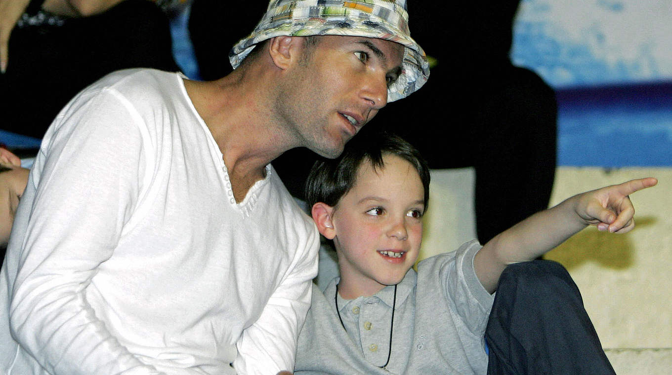 Auf den Spuren des berühmten Vaters und Weltmeisters: Luca und Zinédine Zidane © 2007 AFP7Getty Images