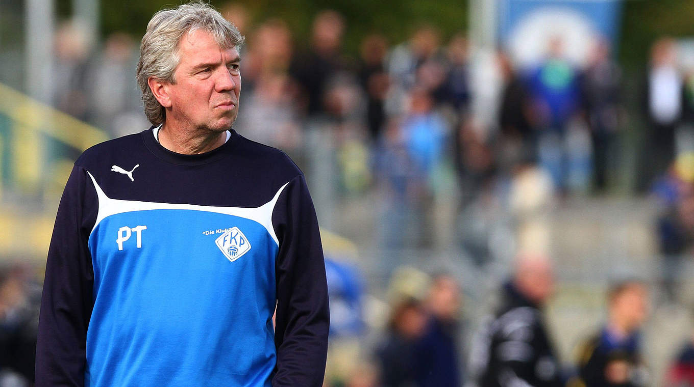 Siegreich mit dem FK Pirmasens gegen die SV Eintracht Trier: Trainer Peter Tretter © imago/Eibner