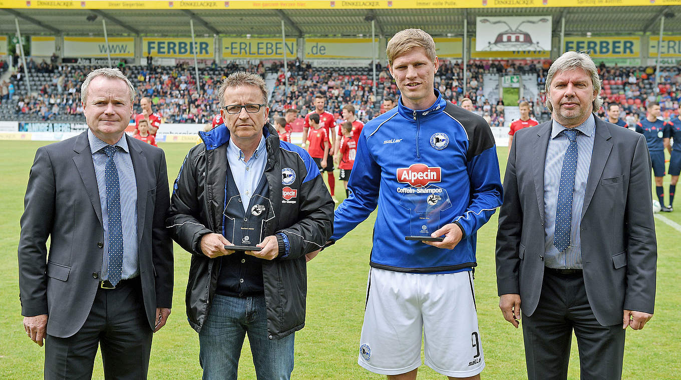 Spieler und Trainer der Saison: Norbert Meier und Fabian Klos © 2015 Getty Images