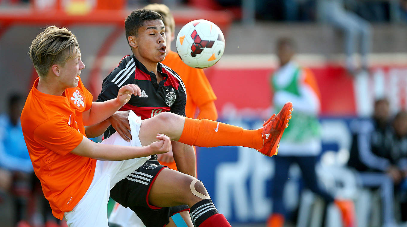 Zweikampf in Vriezenveen: Noah Awuku (r.) © 2015 Getty Images