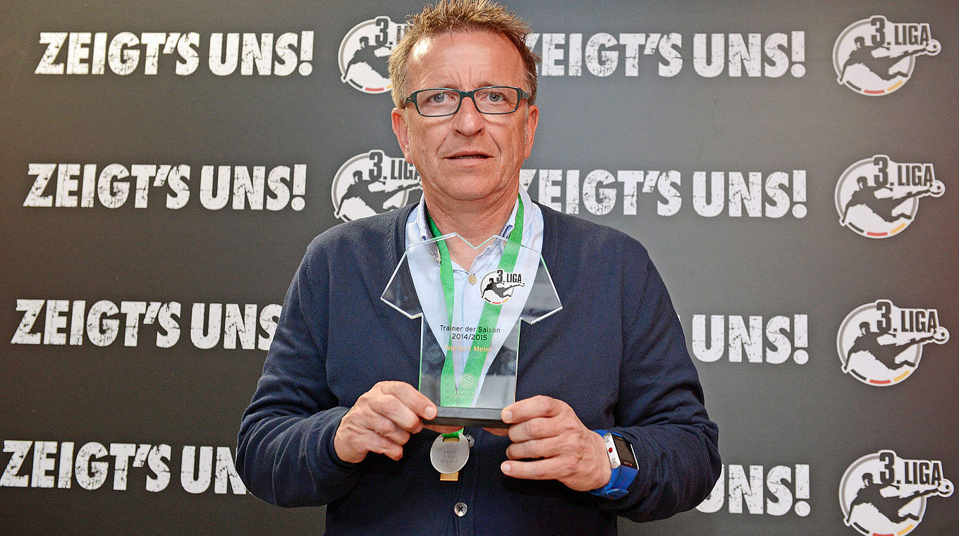 Aufstiegscoach Norbert Meier hingegen ist "Trainer der Saison"  © 2015 Getty Images